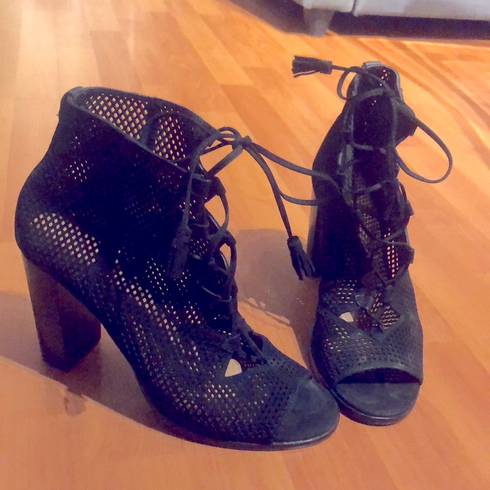 COPY - Frye Gabby Perforated Ghille lace up black bootie